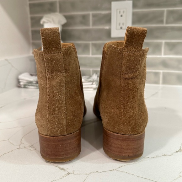 Nisolo Eva Everyday Chelsea Boots. Women’s size 6 M. Color Taupe Suede. - Picture 5 of 11